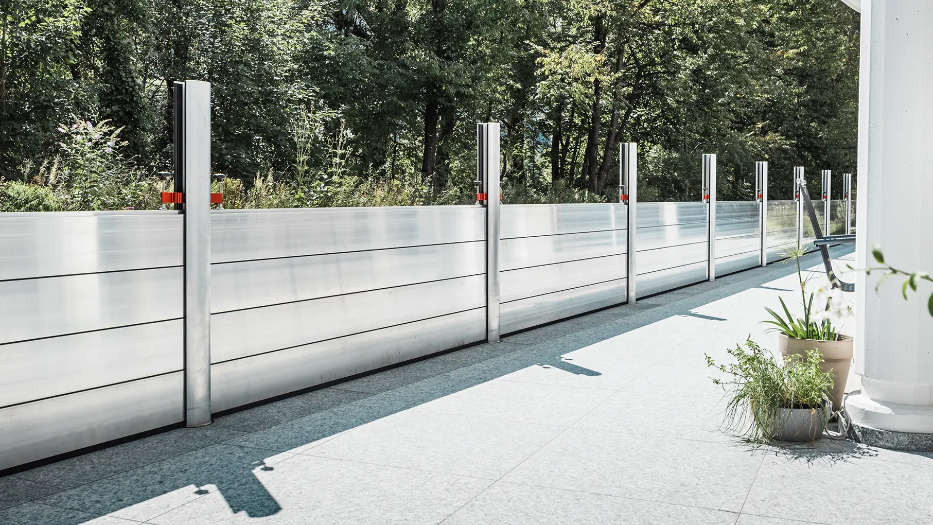Terreinbescherming bij een rioolzuiveringsinstallatie met een mobiele waterkering